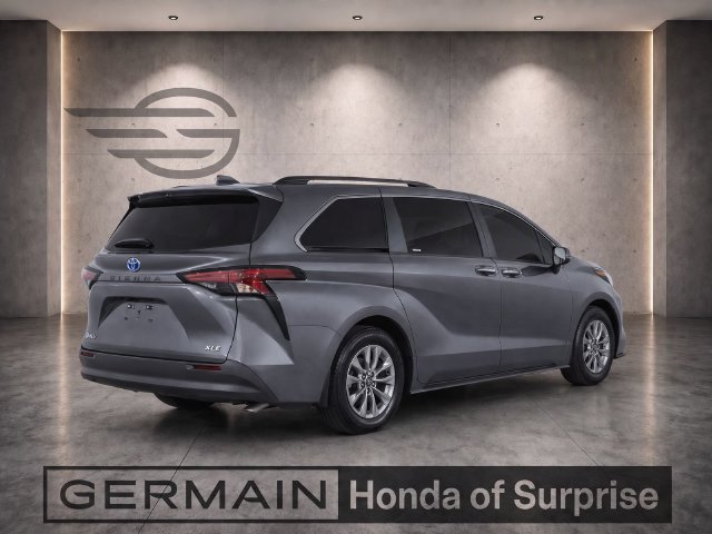 Used 2025 Toyota Sienna XLE FWD image 6