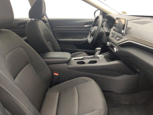 Used 2025 Nissan Altima 2.5 SV FWD image 21