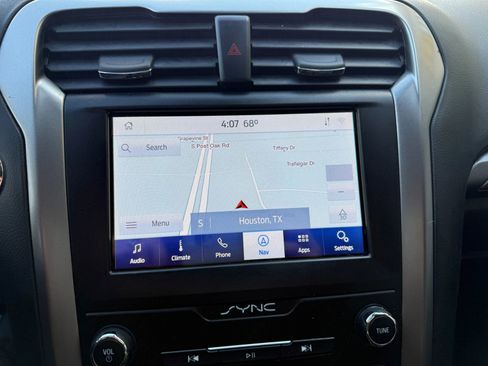 Used 2020 Ford Fusion SE image 23