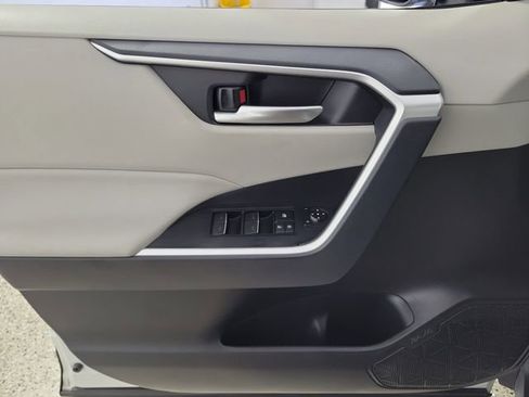 Used 2025 Toyota RAV4 XLE FWD image 21