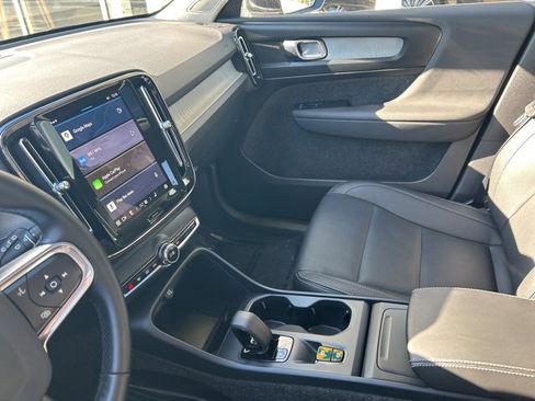 Certified 2025 Volvo XC40 B5 Core image 19