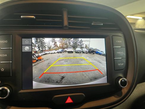 Used 2025 Kia Soul LX w/ LX Technology Package image 24