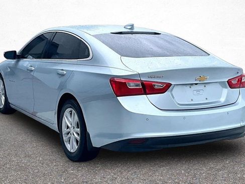 Used 2017 Chevrolet Malibu LT w/ Leather Package FWD image 5