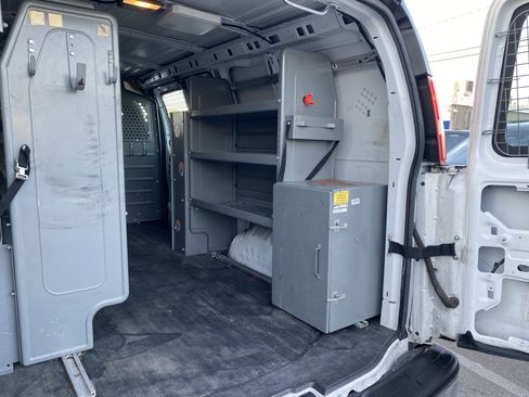 Used 2014 Chevrolet Express 2500 image 18