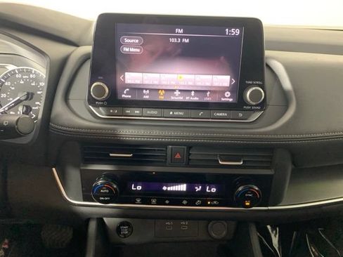 Used 2025 Nissan Rogue SV AWD/4WD image 3