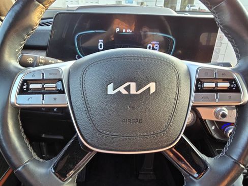 Used 2024 Kia Telluride EX w/ EX Captain's Chair Package AWD/4WD image 21