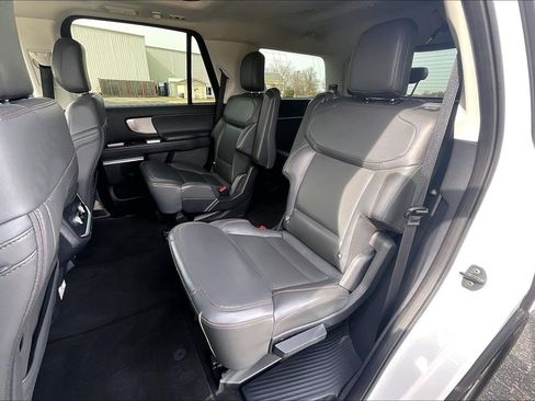 Used 2025 Ford Expedition Active image 18