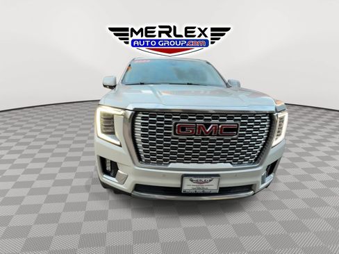 Used 2022 GMC Yukon XL Denali w/ Advanced Technology Package AWD/4WD image 3