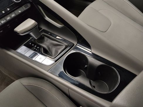 Used 2025 Hyundai Elantra SEL image 26