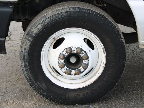 Used 2015 Ford E-350 and Econoline 350 Super Duty image 16