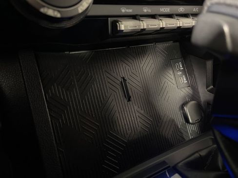 Certified 2025 Toyota Tacoma TRD Off-Road AWD/4WD image 30