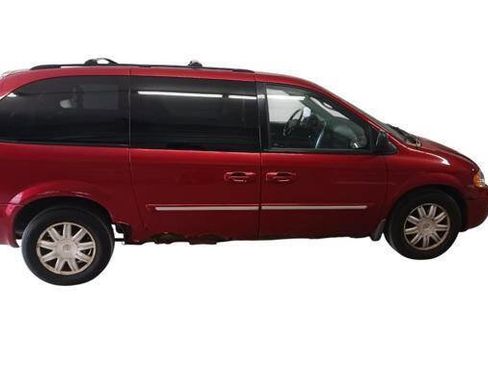 Used 2007 Chrysler Town & Country Touring FWD image 5
