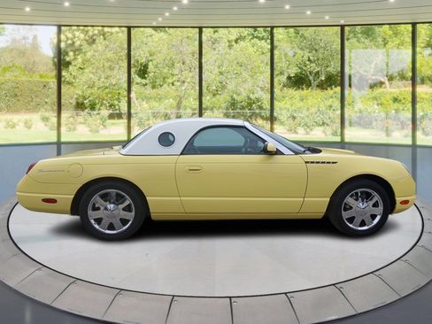 Used 2002 Ford Thunderbird Deluxe image 4