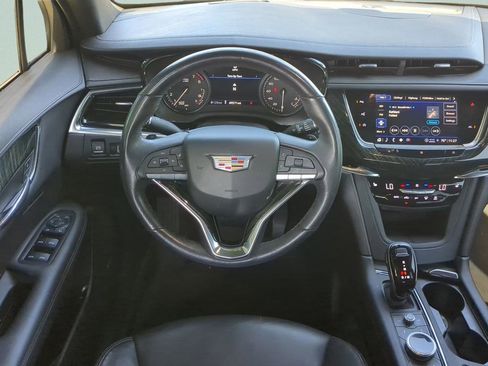 Used 2021 Cadillac XT6 Premium Luxury image 12