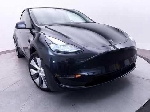 Used 2024 Tesla Model Y Long Range AWD/4WD image 7