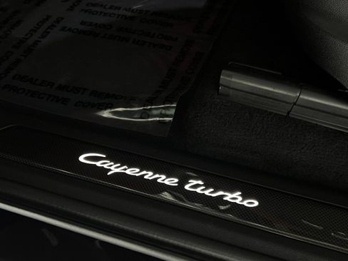 Used 2021 Porsche Cayenne Turbo AWD/4WD image 12
