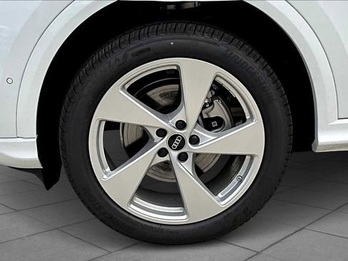 Used 2025 Audi Q5 Prestige image 11