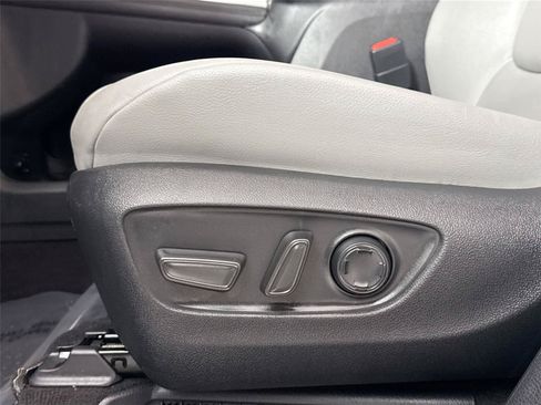 Certified 2025 Toyota Sienna XLE FWD image 29