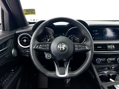 Used 2023 Alfa Romeo Stelvio Ti AWD/4WD image 38