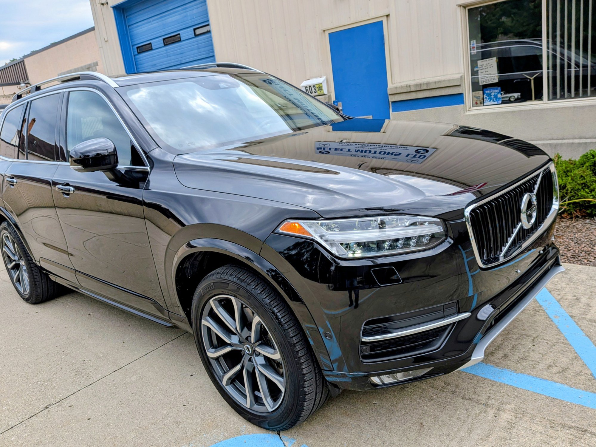 Used 2018 Volvo XC90 T6 Momentum w/ Convenience Package AWD/4WD image 13