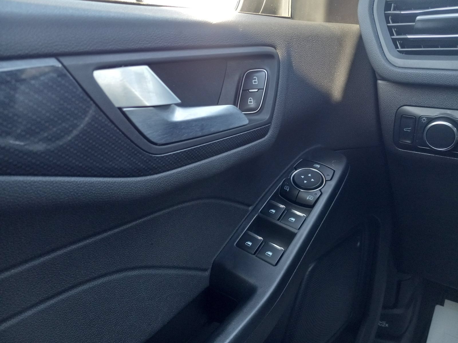 Used 2024 Ford Escape ST-Line w/ Cold Weather Package FWD image 26