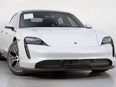 Used 2023 Porsche Taycan image 4