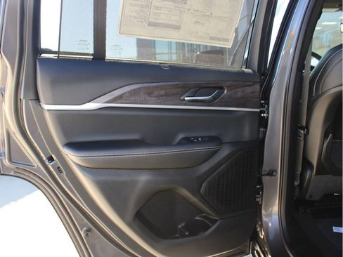 New 2025 Jeep Grand Cherokee Limited w/ Luxury Tech Group II image 30