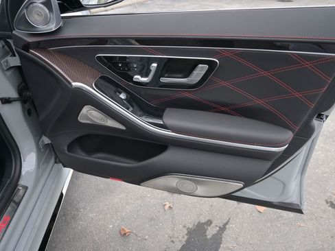 Used 2024 Mercedes-Benz S 63 AMG S w/ Rear Seat Package image 33