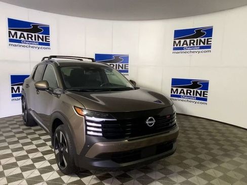 Used 2025 Nissan Kicks SR FWD image 4