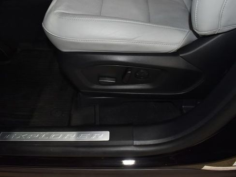 Used 2026 Ford Explorer Platinum w/ LUX Leather Package AWD/4WD image 42