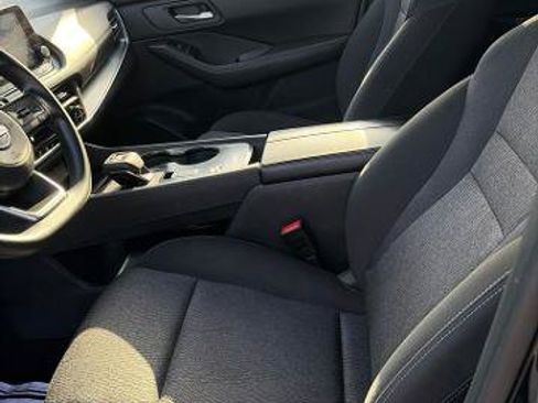 Certified 2024 Nissan Rogue SV FWD image 18