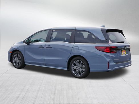 New 2026 Honda Odyssey Touring image 5