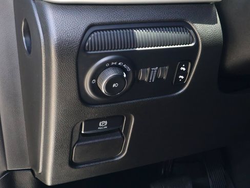 Used 2024 Jeep Wagoneer L 4WD w/ Premium Group I image 27