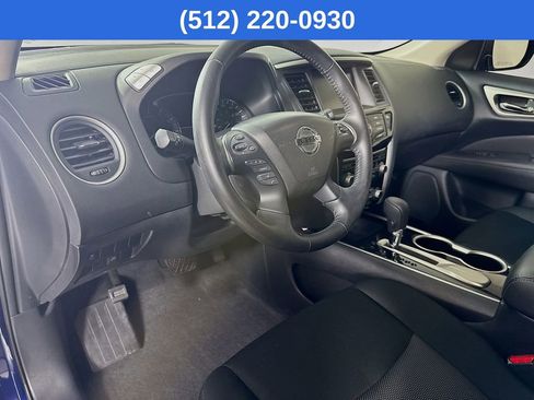 Used 2018 Nissan Pathfinder SV image 10