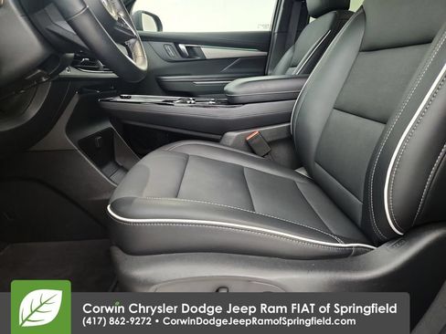 Used 2025 Buick Enclave Preferred AWD/4WD image 19