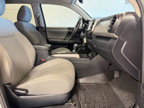 Used 2022 Toyota Tacoma SR5 AWD/4WD image 24