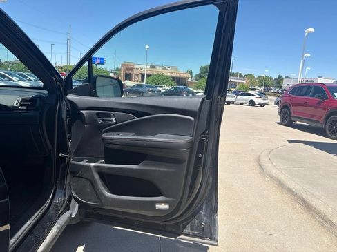 Certified 2021 Honda Pilot Black Edition image 25