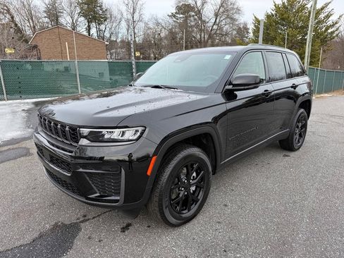 New 2026 Jeep Grand Cherokee Altitude AWD/4WD image 3