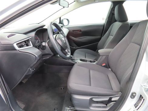 Used 2025 Toyota Corolla LE FWD image 17