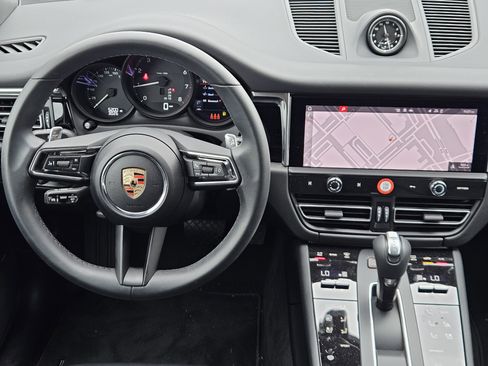 Certified 2025 Porsche Macan image 25