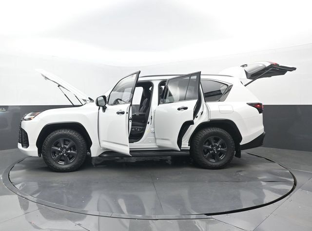 Used 2025 Lexus LX 700h Overtrail AWD/4WD image 34