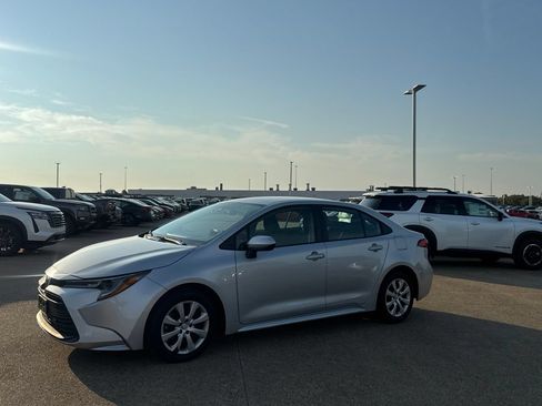Used 2025 Toyota Corolla LE FWD image 10