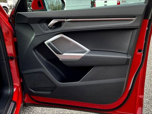 Used 2024 Audi Q3 2.0T Premium image 22