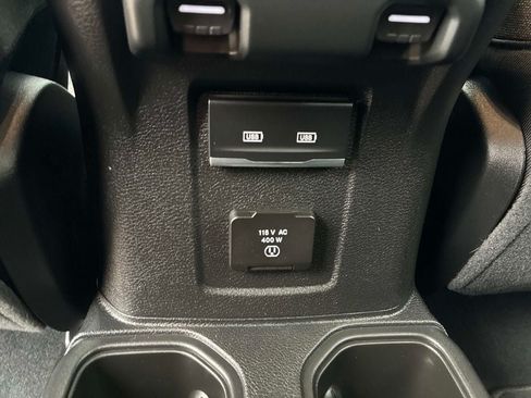 Used 2026 Jeep Gladiator Rubicon w/ Dual Top Group AWD/4WD image 16