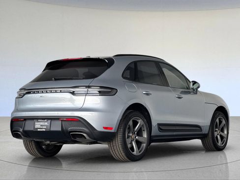Certified 2025 Porsche Macan AWD/4WD image 8