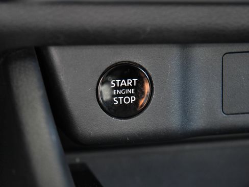 Used 2025 Nissan Rogue SV AWD/4WD image 26
