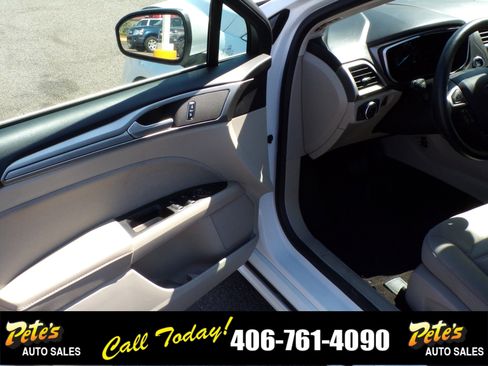 Used 2019 Ford Fusion SE image 19