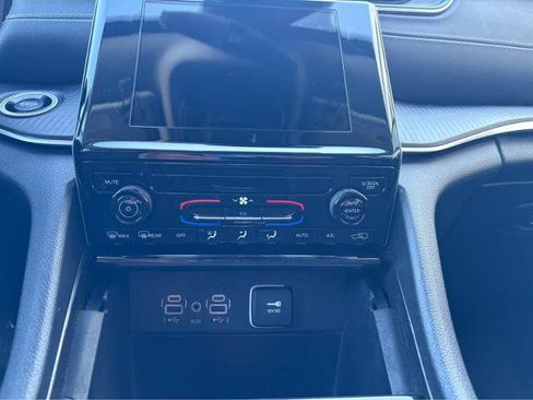 Used 2024 Jeep Grand Cherokee Laredo AWD/4WD image 26