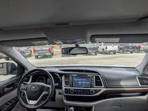 Used 2015 Toyota Highlander Limited image 18