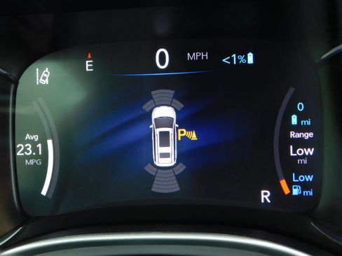 Used 2023 Chrysler Pacifica Touring-L w/ Uconnect Theater Family Group FWD image 25